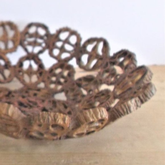 Vintage Sliced Walnut Shells Bowl, Unique Tramp Folk Art - Picture 4 of 5